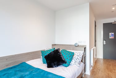 Bronze En Suite - Image 1